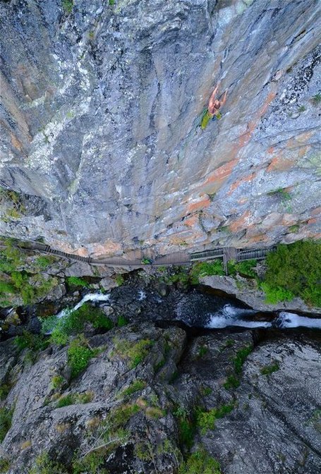 Kristyna Ondra Adam's sister climbed Kudlanka 8b world CLIMBERS party 