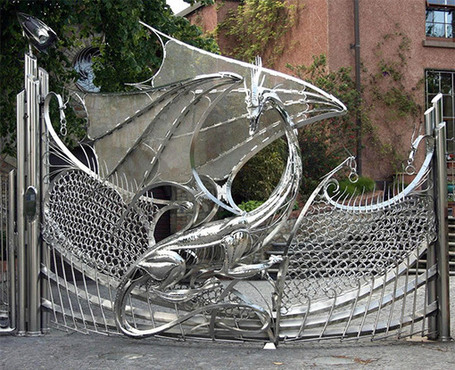 Dragon Gate Guards Driveway: Fire and Blood (and Steel) | All Geeks | Scoop.it