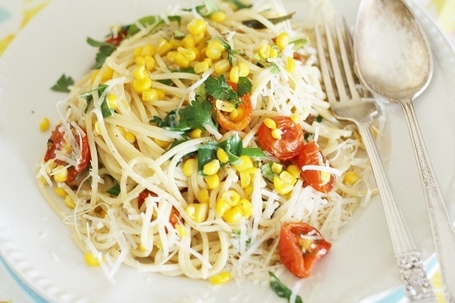 Spaghetti with sweetcorn, cherry tomatoes and herbs | &Agrave; Catanada na Cozinha Magazine | Scoop.it