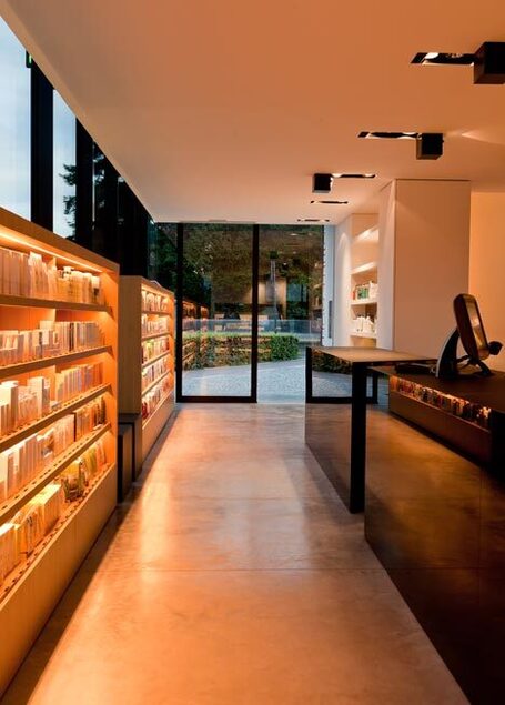 Pharmacy M by Caan Architecten | julielyo se ballade | Scoop.it
