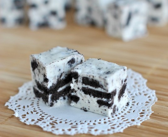 Cookies and Cream Fudge: A Year-Round Treat