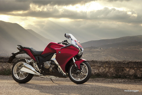 MOTOBLOGGER: HONDA VFR1200F DCT | Rogermotard | Scoop.it
