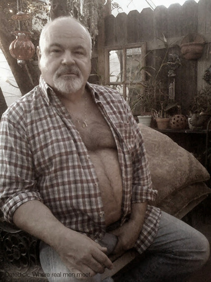 Meet Older Gay Men 39