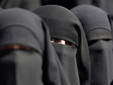 Afghan TV presenters told 'more veil, less makeup' | Afghan Women in Media | Scoop.it