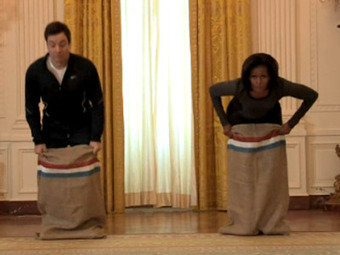 WATCH: Michelle Obama Kicking Jimmy Fallon's Butt In A Sack Race @MICHELEOBMAMA @WHLIVE | Transmedia Indie Watch | Scoop.it