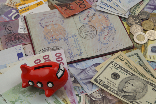How to Earn Money While Traveling the World – Travel Tips & Hacks