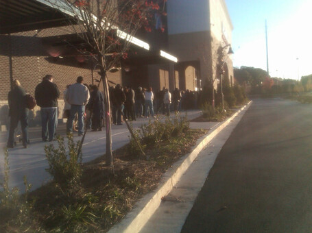 Heres the line of customers waiting for a free pair of @Crocs... on Twitpic | Crocs | Scoop.it