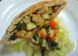 Influenced by the Middle-East: Spicy Chicken Pita Pockets with Lemon-Garlic Yoghurt Dressing | Food from around the world | Scoop.it