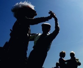 Study: Happiness Comes Easier With Upbeat Music | Gelukswetenschap | Scoop.it