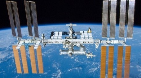 Space Burn! International Space Station Kicks Windows Into Black ... | Enterprise Social Media | Scoop.it