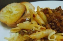 Italian Culinary Heritage: Penne Bolognese with Garlic Bread | Food from around the world | Scoop.it