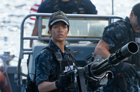 PHOTO - Rihanna : premi&egrave;re image officielle dans Battleship - Cin&eacute;ma, film, bataille navale | Cinema.Actu | Scoop.it