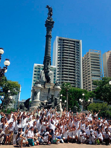 Artistas baianos 'choram ao pé do caboclo' em protesto por mais cultura - Correio da Bahia | Investimentos em Cultura | Scoop.it