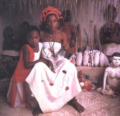 Spirit Houses, Shrines & Altars - reading | ancestor cult | Scoop.it