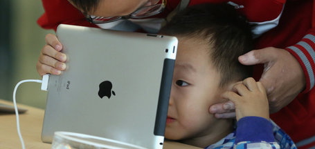 The Child, the Tablet and the Developing Mind | Tech news  & tips for parents | Scoop.it