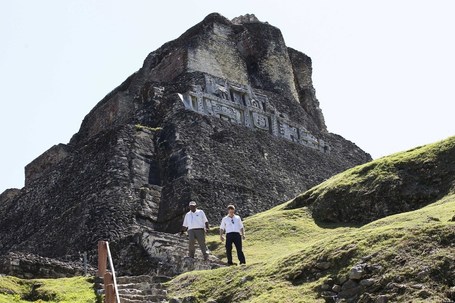 Pyramide maya ras&eacute;e | Koter Info - La Gazette de LLN-WSL-UCL | Scoop.it