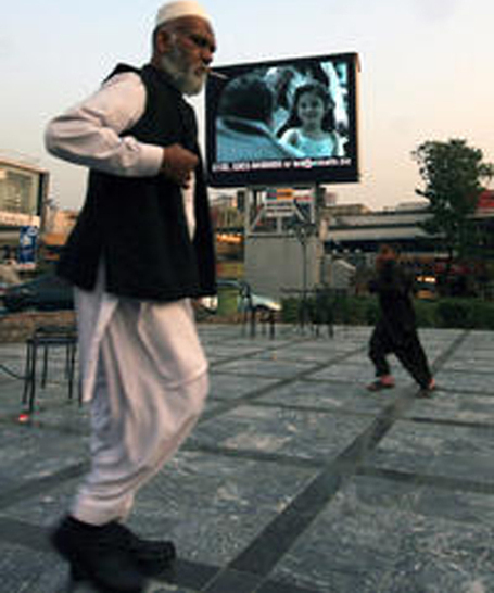 New Media And Old: Using Social Media And Radio To Build Peace In Pakistan And Afghanistan | social media and digital marketing | Scoop.it