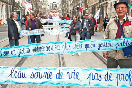 La privatisation de l'eau, un crime contre la terre et l'humanit&eacute; - Bien commun - Basta ! | CRAKKS | Scoop.it