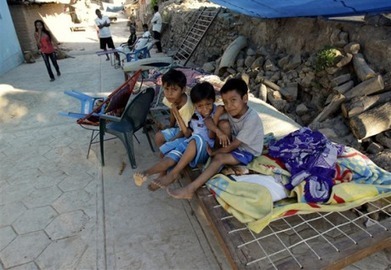 Dozens homeless in southwest Mexico after big quake - AlertNet | Catastrophes naturelles et humanitaires dans le monde | Scoop.it