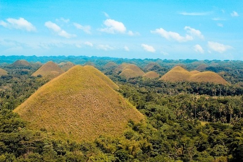 The Chocolate Hills and the Giants – Bohol, Philippines