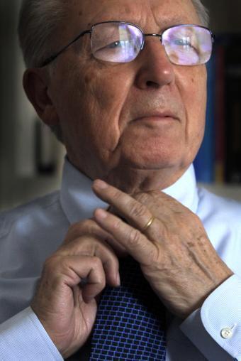 Delors: "Europa y el euro est&aacute;n al borde del abismo" | ConeXiones | Scoop.it