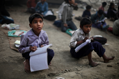 A free school under a bridge in India | Montessori Education | Scoop.it