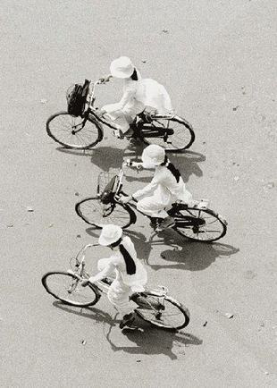 ☆ Charming people and charming bikes ☆ | Facebook | Art Gallery online + arte - minas | Scoop.it