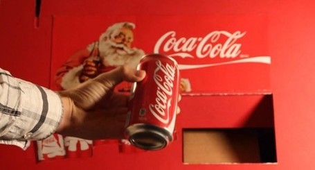 DIY : Une machine distributrice de Coca-Cola fabriqu&eacute; en carton | Semageek | DIY - Raspberry Pi - Maker | Scoop.it
