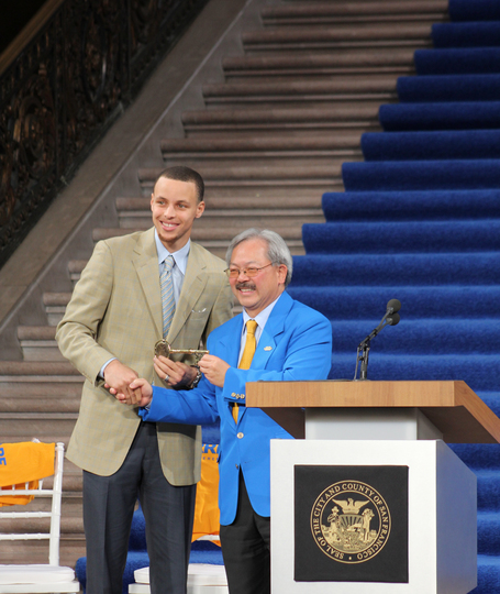 Golden State Warrior Stephen Curry accepts key to the city | #USFCA | Scoop.it