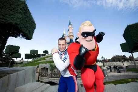 Benjamin Hennequin devenu vice-champion du monde d'halt&eacute;rophilie en moins de 85kg met au d&eacute;fi Monsieur Indestructible! http://pic.twitter.com/H5ENSxps | Disneyland Paris | Scoop.it