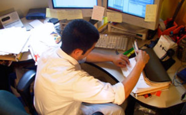 HR Magazine - Too much information: Data overload at work damages staff motivation, survey of 2,000 employees shows | Information Coping Skills | Scoop.it
