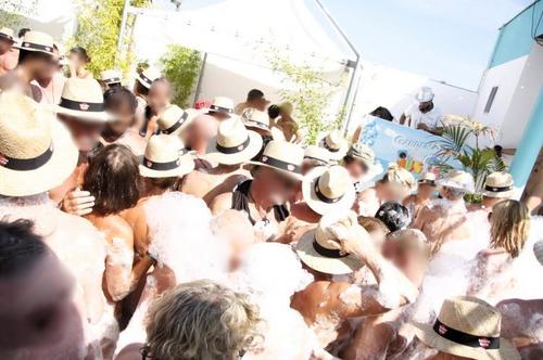 See on Scoop.it – Swinger Lifestyle News Mousse party is the best of summer...