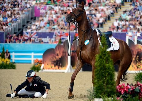 British crowd cheers Narumi Kurosu of Japan, the final competitor of the London Olympics | Equestrian Olympics 2012 | Scoop.it