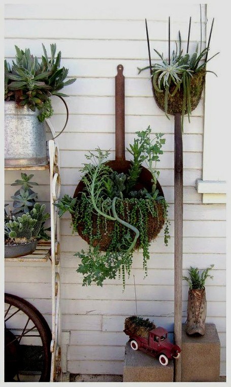 A creative wall of succulents Upcycled Garden...