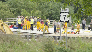 2 VTrans workers rescued from rising water in Clarendon | #vtirene | Scoop.it