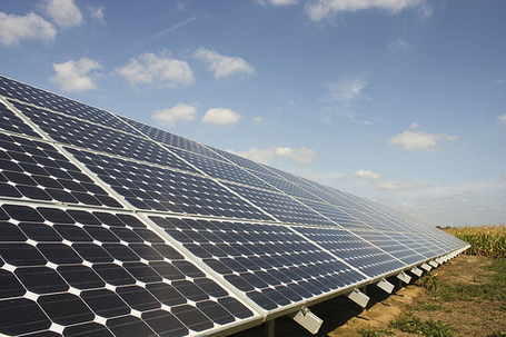 Des centrales solaires seront bient&ocirc;t install&eacute;es le long des voies ferr&eacute;es fran&ccedil;aises | Pollueur payeur | Scoop.it