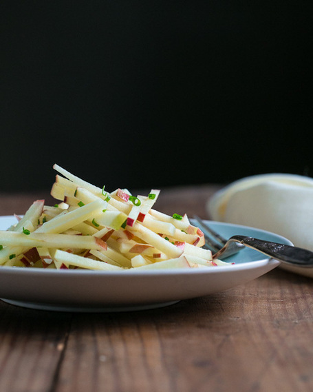 Apple, Manchego, and Chive Salad | a Couple Cooks | &Agrave; Catanada na Cozinha Magazine | Scoop.it