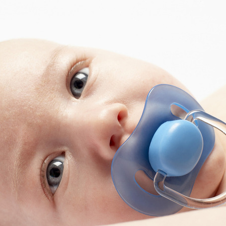Pour ou contre la t&eacute;tine pour b&eacute;b&eacute; ? - Plurielles.fr | Le journal de Super Maman | Scoop.it
