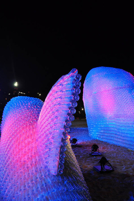 Eco art installation Mega Fishes on the beach in Brazil | Vulbus Incognita Magazine | Scoop.it
