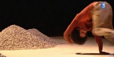 Kharbga, Jeux de corps pour la compagnie Chatha | Culturebox | Danse contemporaine | Scoop.it