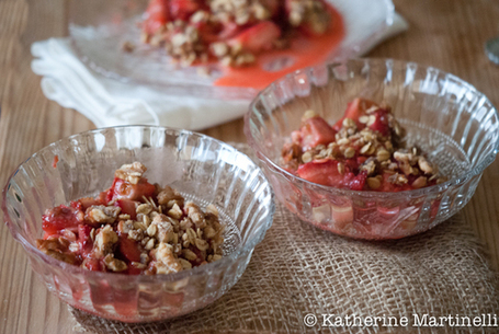 Strawberry Crisp | &Agrave; Catanada na Cozinha Magazine | Scoop.it