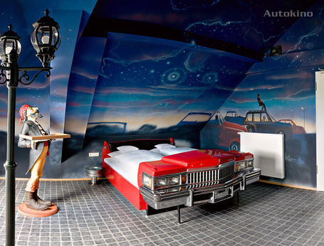 H&ocirc;tel V8 &agrave; Stuttgart : l'h&ocirc;tel des amoureux des voitures | Voyage insolite | Allemagne voiture | Scoop.it
