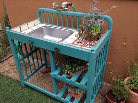 Send a changing table outside! | Upcycled Garden Style | Scoop.it