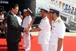 Le drapeau vietnamien hissé sur les 2 nouveaux sous-marins Kilo Projet 636 récemment livrés | Newsletter navale | Scoop.it