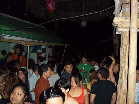 DJ Geraldo Rocked Meluchi's! | Cayo Scoop!  The Ecology of Cayo Culture | Scoop.it