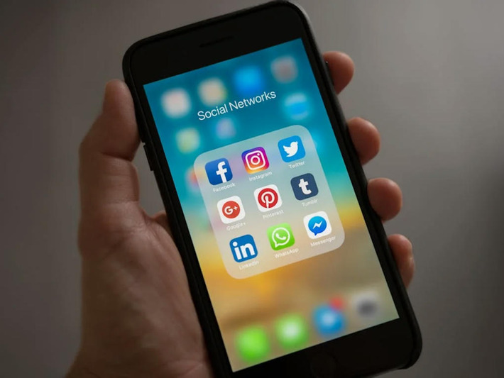 The Impact of Different Types of Social Media Use on the Mental Health of UK Adults: Longitudinal Observational Study | R&Eacute;SEAUX SOCIAUX & SANT&Eacute; : INFORMER. &Eacute;CHANGER. COMPRENDRE. | Scoop.it