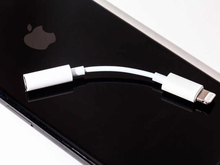 REVIEW: The iPhone 7 headphone dongle | Technology Report - Changing Our World | Scoop.it