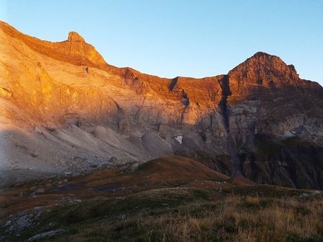 Lever de soleil sur la muraille de Barroude  in LES PYRENEES | Facebook | Vallées d'Aure & Louron - Pyrénées | Scoop.it