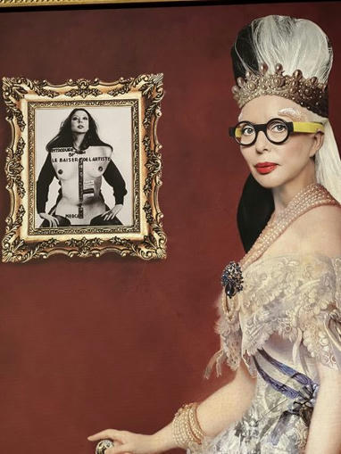 EXPO - "CHÈRE EUGÉNIE" À LA MAISON GUERLAIN, 11 femmes photographes s'approprient l'iconique Flacon aux Abeilles | INTERSTYLEPARIS  Fashion News | Scoop.it