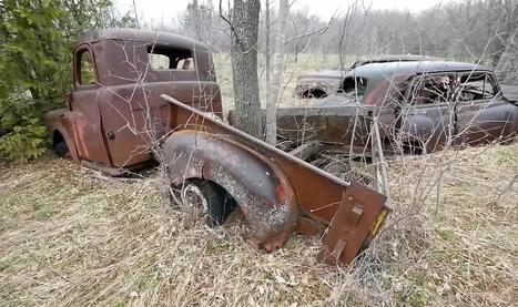 Abandoned Farmhouse in the Middle of Nowhere Has a Yard Full of Classics | Strange Ontario | Scoop.it